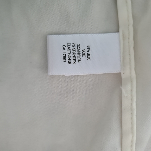 BANANA REPUBLIC silk blend ruffle detail cream blouse size 10 - Picture 6 of 7